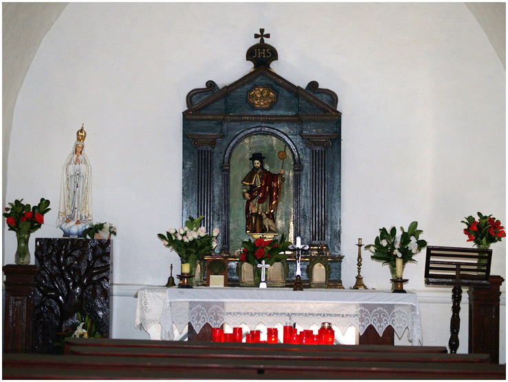 Campo de San Roque - Camino Primitivo de Santiago  - Tineo - Asturias - interior de Capilla de San Roque - siglo XIII..