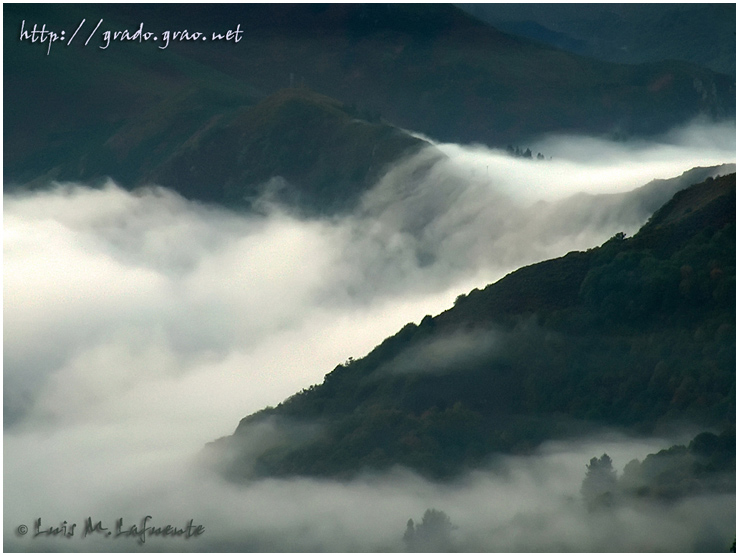 Amanece EN tINEO, con una cascada de niebla - Tineo - Asturias