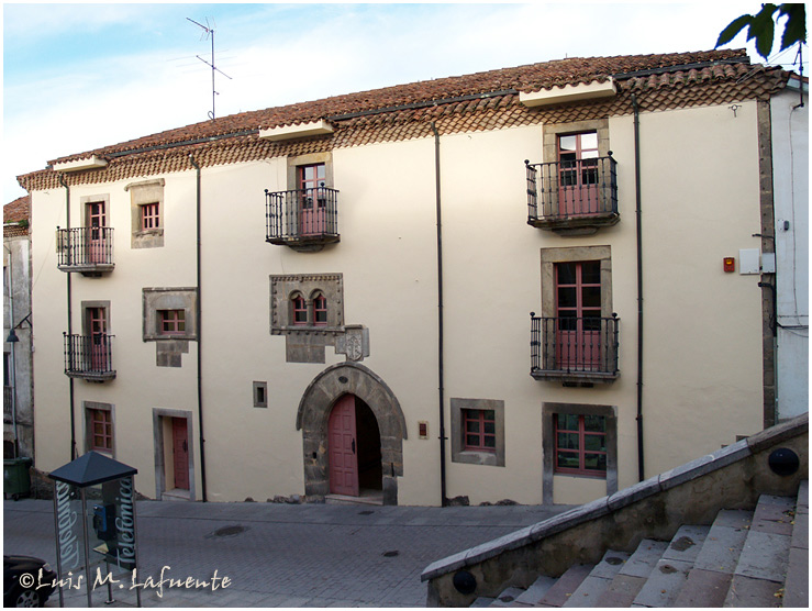 Vista general de la Casa Palacio de los García de Tineo, siglos XV -XVII Y XVIII - Camino de Santiago Primitivo - TINEO - Asturias