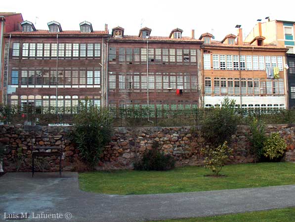 Grado, Asturias-Ventanales al sur