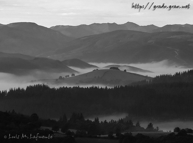 los colores son cambiantes.. aparecen o desaparecen a voluntad de la niebla..
